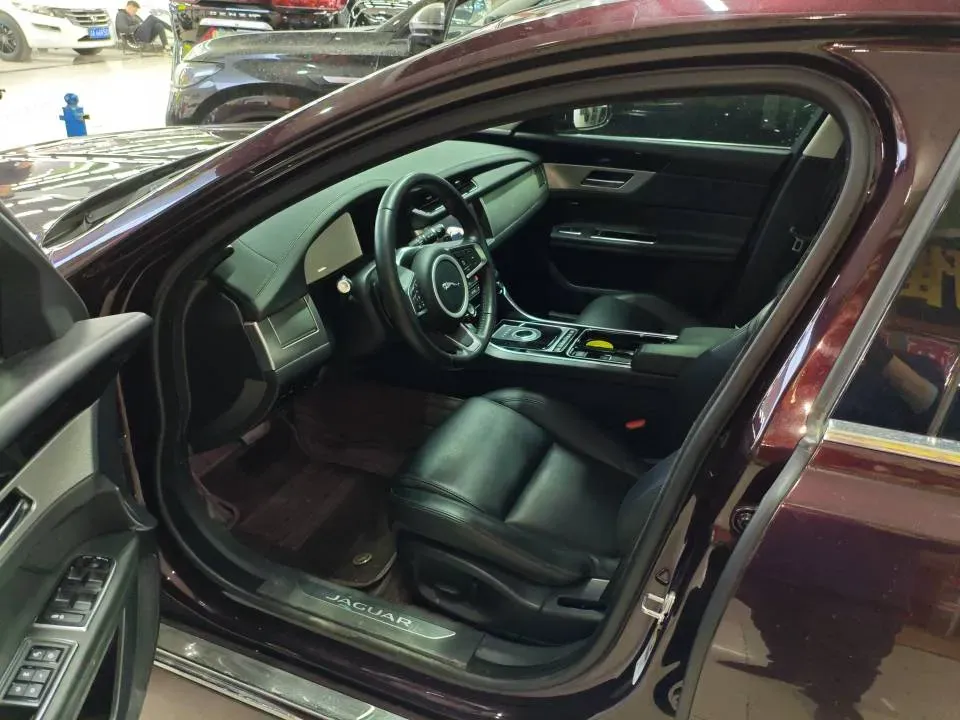 2020 Jaguar XFL 2.0T 250HP L4 8AT,autocango,china used car exporter,china ev exporter,chinese used car exporter,chinese used ev exporter