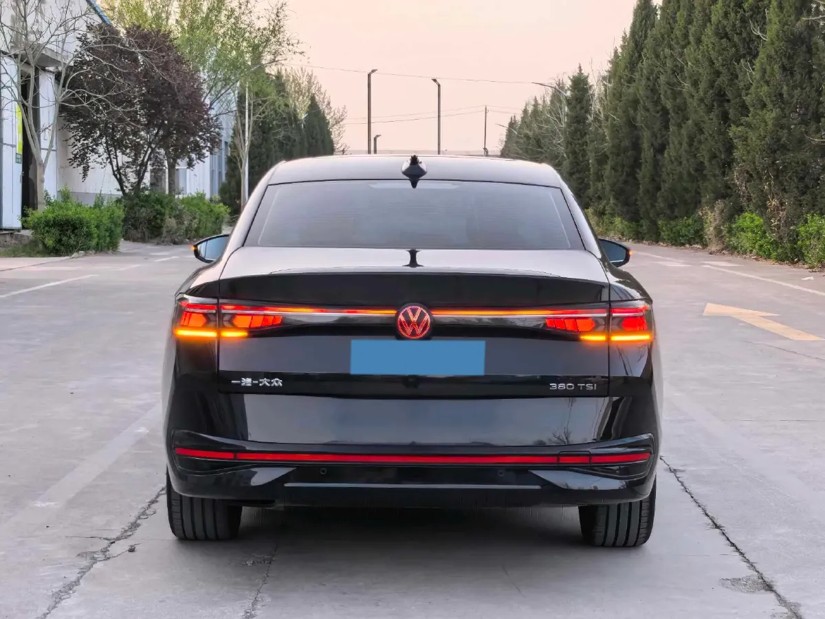 2024 Volkswagen Magotan 1.5T 160HP L4 7DCT,autocango,china used car exporter,china ev exporter,chinese used car exporter,chinese used ev exporter