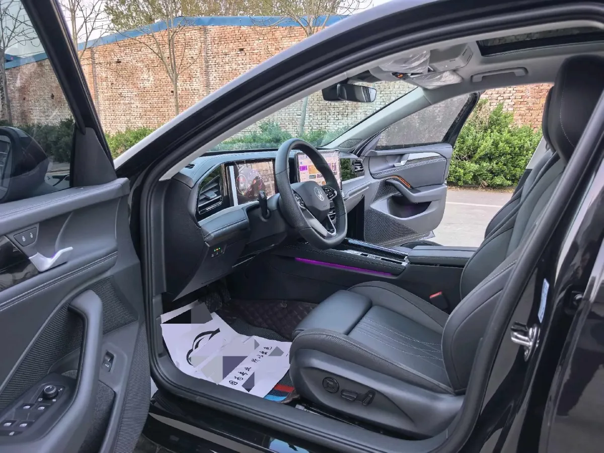 2024 Volkswagen Magotan 1.5T 160HP L4 7DCT,autocango,china used car exporter,china ev exporter,chinese used car exporter,chinese used ev exporter