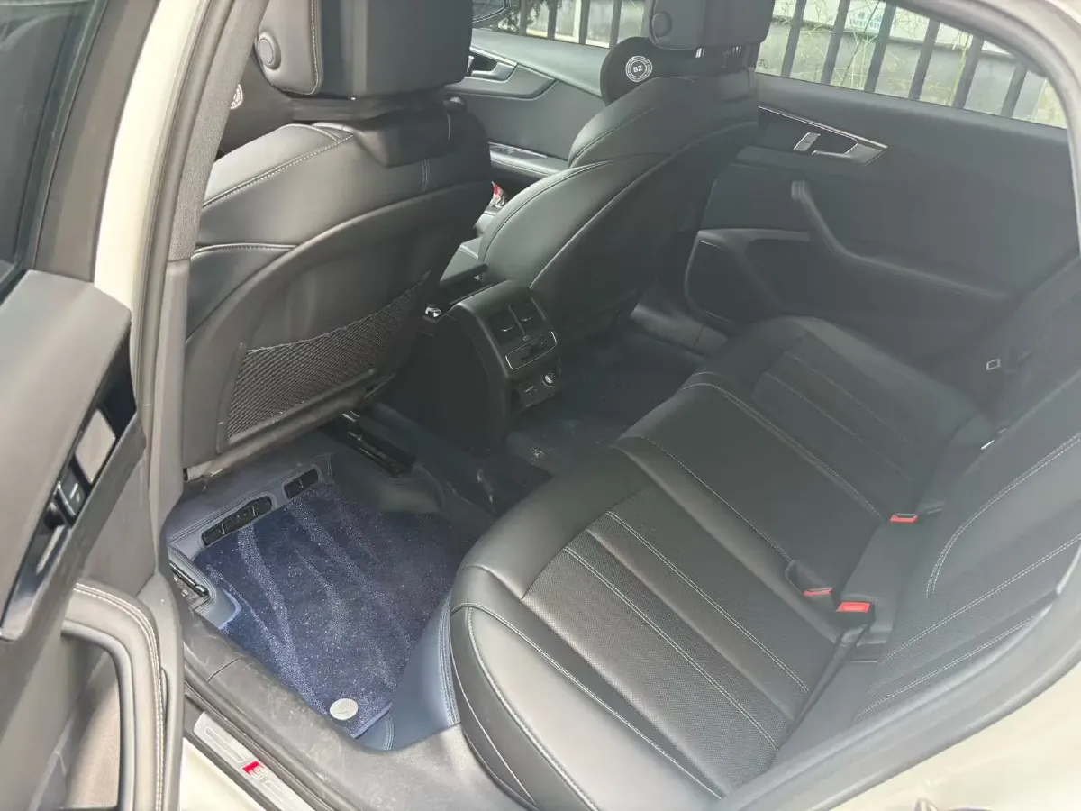 2024 Audi A4L 2.0T 190HP L4 7DCT,autocango,china used car exporter,china ev exporter,chinese used car exporter,chinese used ev exporter