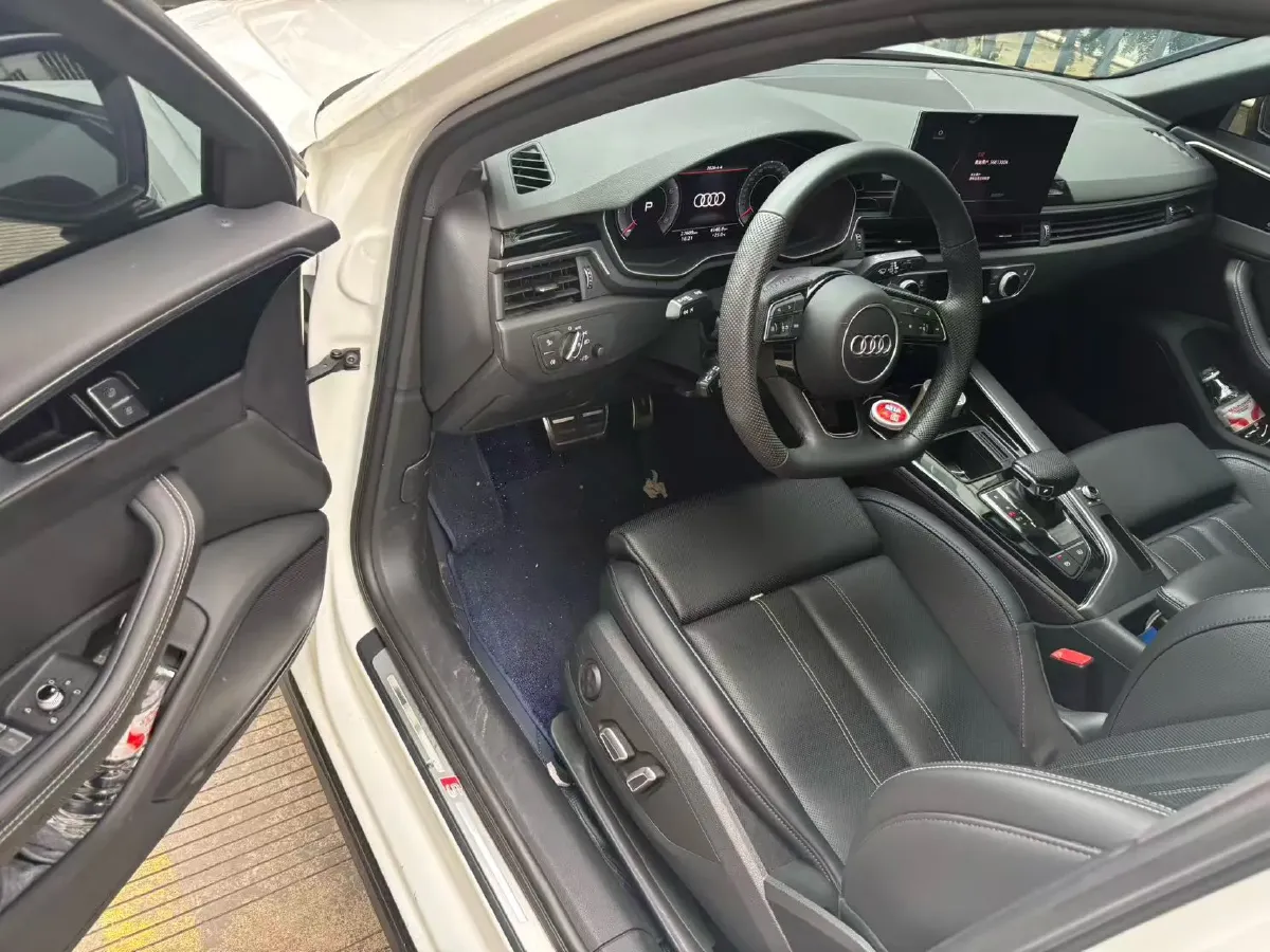 2024 Audi A4L 2.0T 190HP L4 7DCT,autocango,china used car exporter,china ev exporter,chinese used car exporter,chinese used ev exporter