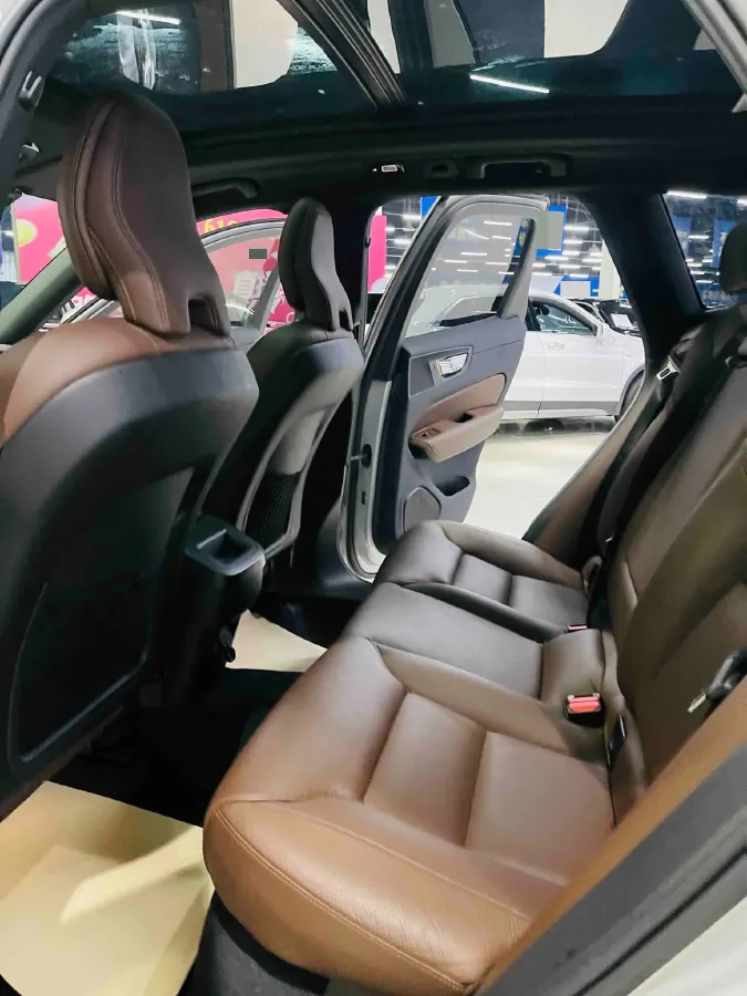 2022 Volvo XC60 2.0T 250HP L4 8AT,autocango,china used car exporter,china ev exporter,chinese used car exporter,chinese used ev exporter