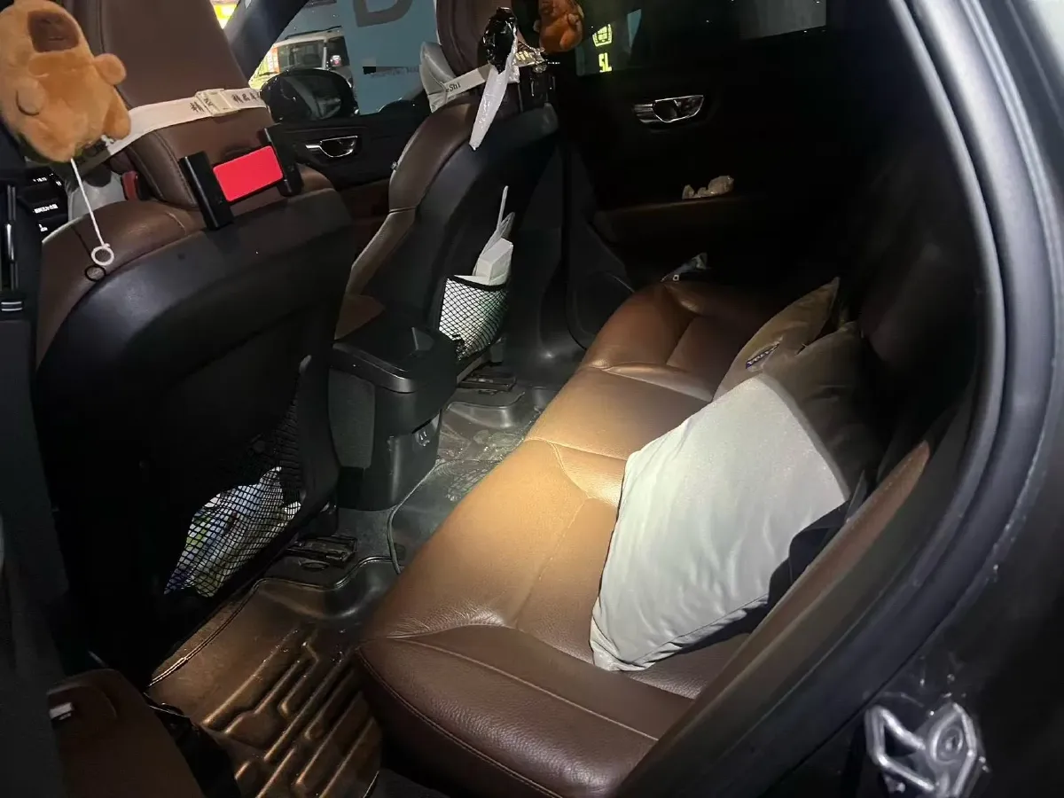 2021 Volvo XC60 2.0T 250HP L4 8AT,autocango,china used car exporter,china ev exporter,chinese used car exporter,chinese used ev exporter