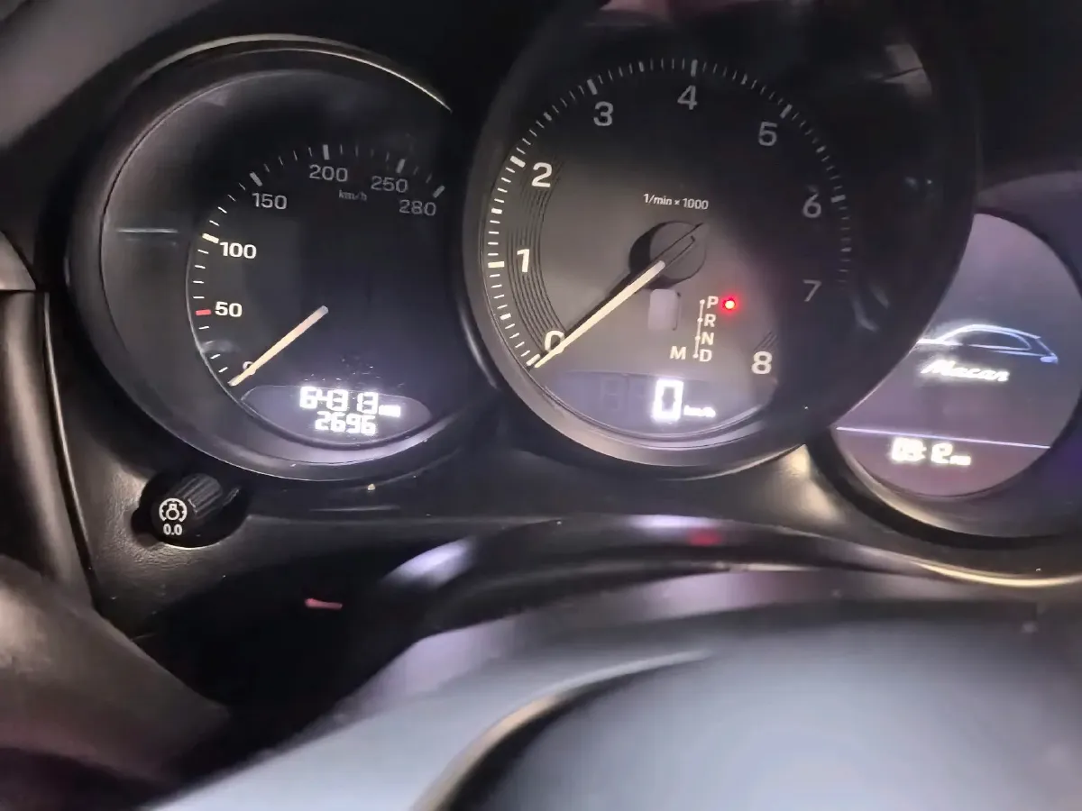 2023 Porsche Macan 2.0T 265HP L4 7DCT,autocango,china used car exporter,china ev exporter,chinese used car exporter,chinese used ev exporter