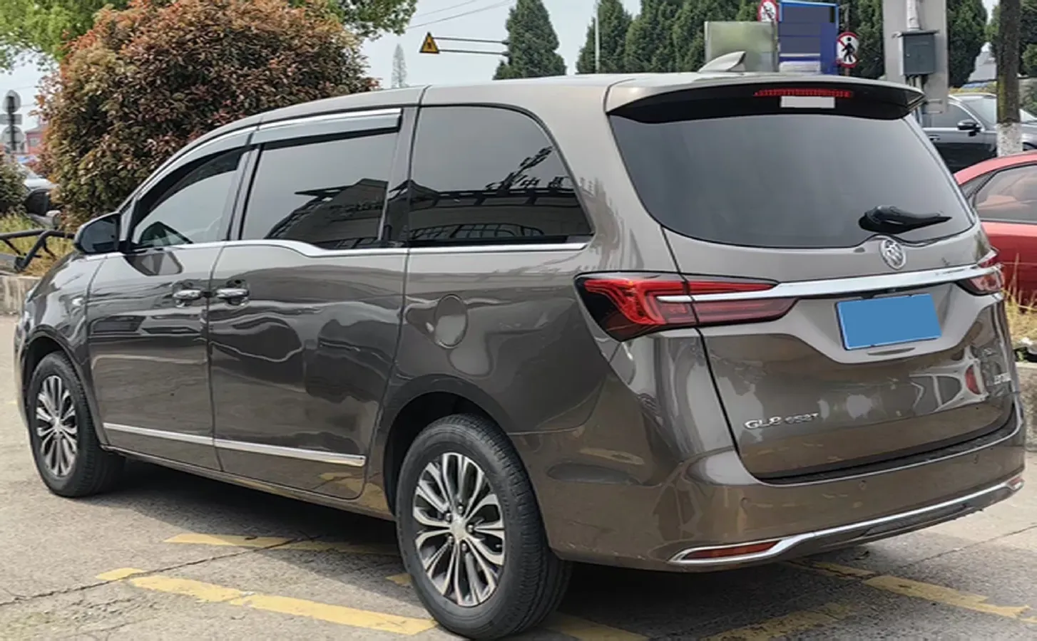2021 Buick GL8 2.0T 237HP L4 9AT,autocango,china used car exporter,china ev exporter,chinese used car exporter,chinese used ev exporter