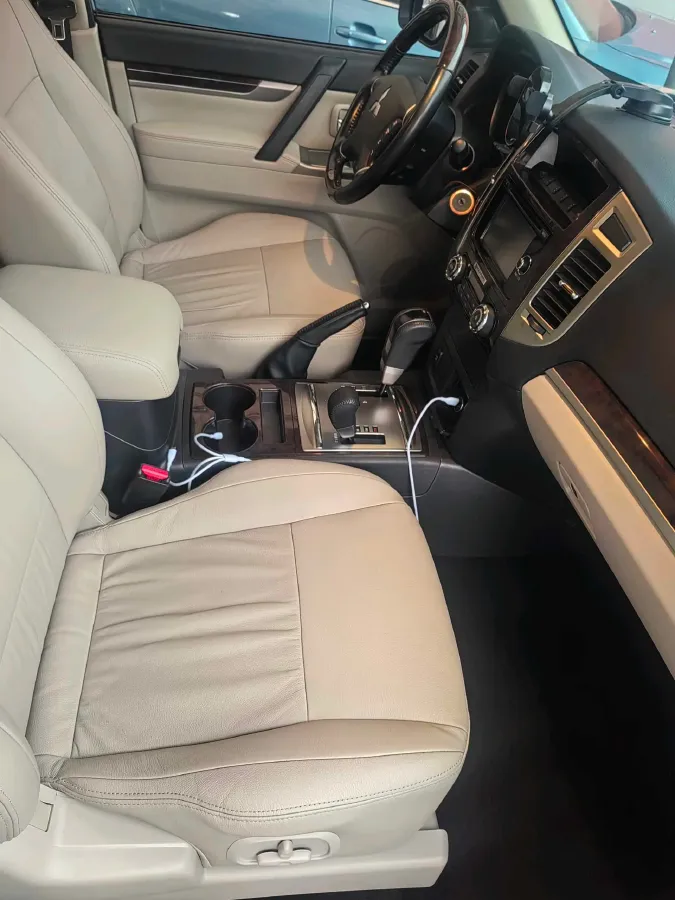 2017 Land Rover Range Rover Evoque 2.0T 241HP L4 9AT,autocango,china used car exporter,china ev exporter,chinese used car exporter,chinese used ev exporter