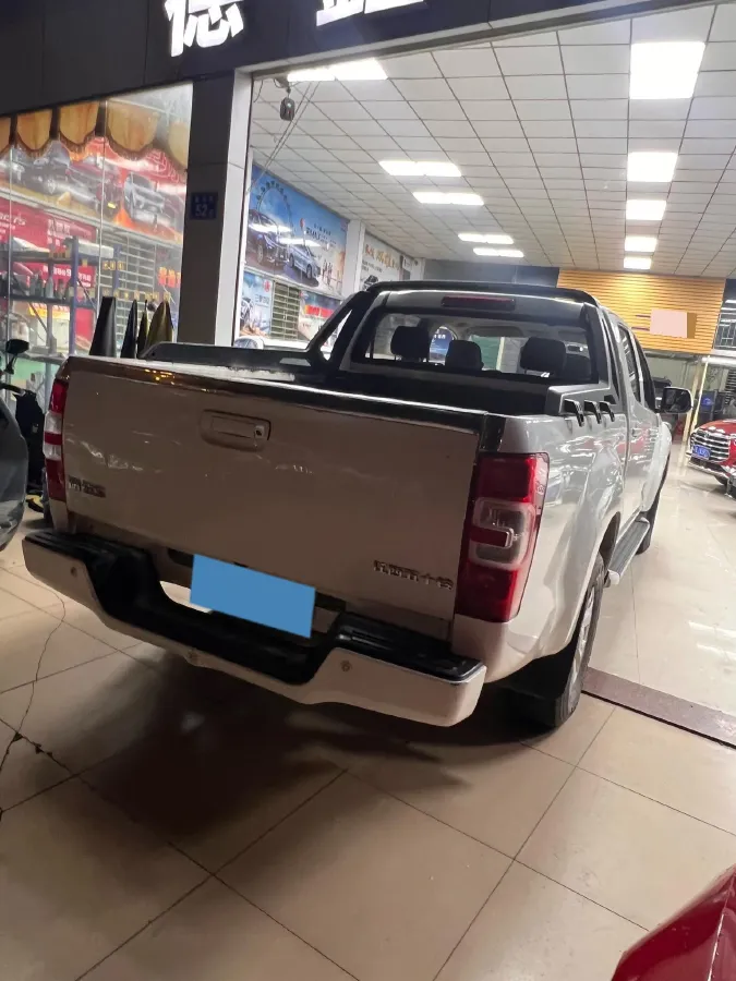 2020 Isuzu RE-MAX Jim 2.4T 211HP L4 5MT,autocango,china used car exporter,china ev exporter,chinese used car exporter,chinese used ev exporter