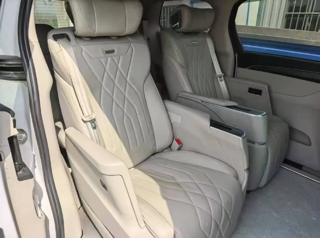 2023 Buick GL8 2.0T 237HP L4 9AT,autocango,china used car exporter,china ev exporter,chinese used car exporter,chinese used ev exporter