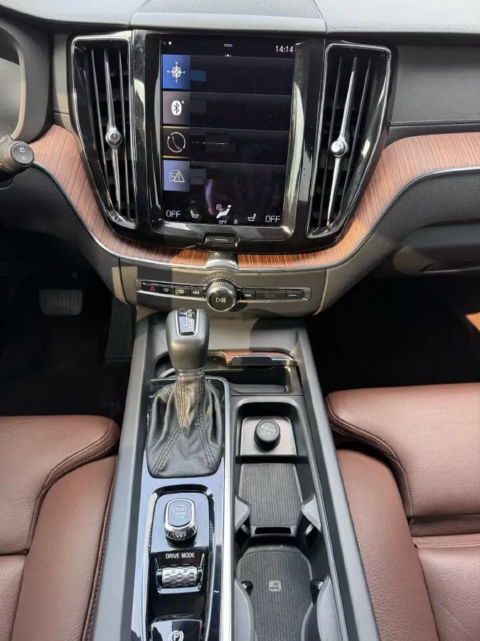 2021 Volvo XC60 2.0T 250HP L4 8AT,autocango,china used car exporter,china ev exporter,chinese used car exporter,chinese used ev exporter