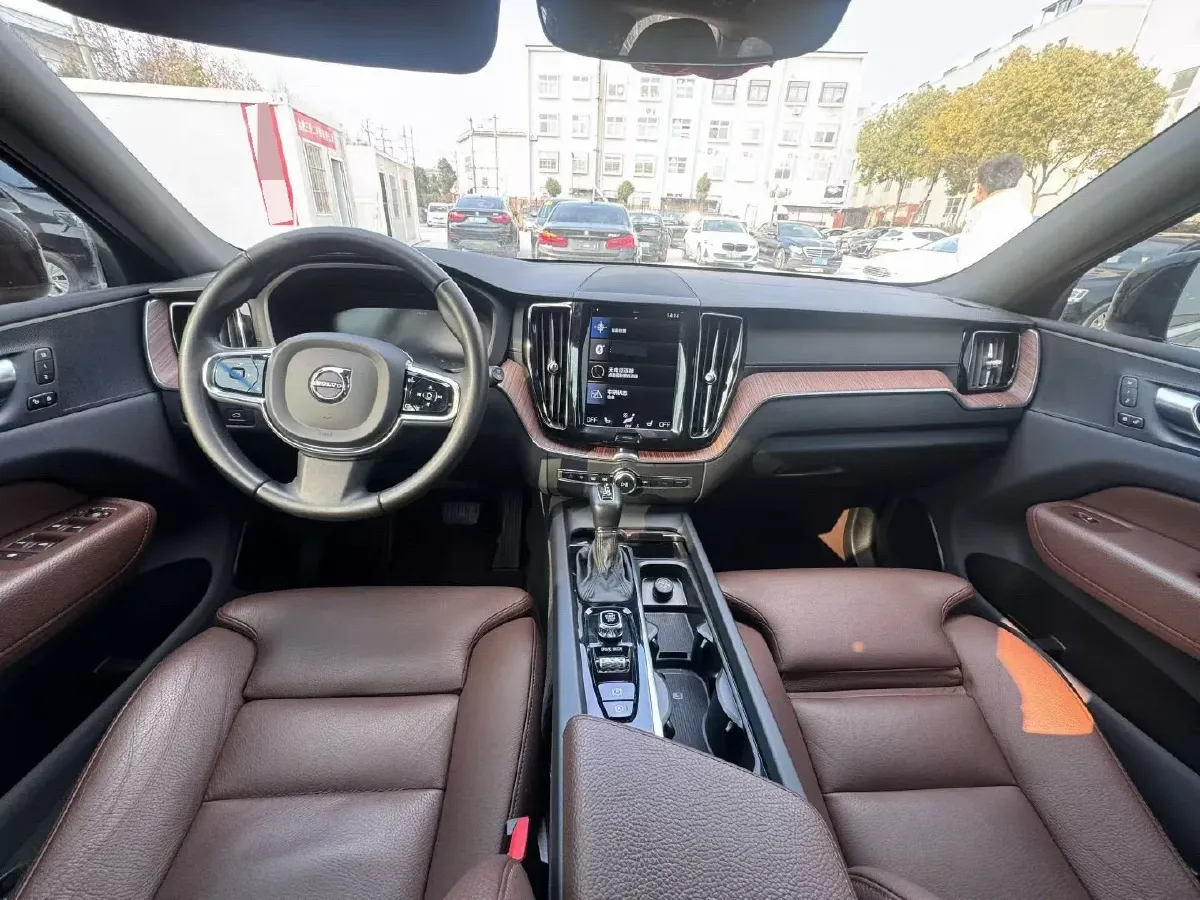 2021 Volvo XC60 2.0T 250HP L4 8AT,autocango,china used car exporter,china ev exporter,chinese used car exporter,chinese used ev exporter