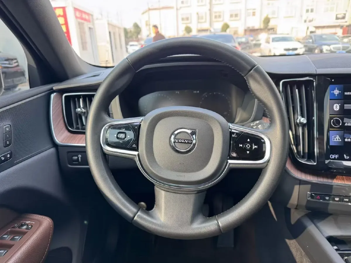 2021 Volvo XC60 2.0T 250HP L4 8AT,autocango,china used car exporter,china ev exporter,chinese used car exporter,chinese used ev exporter