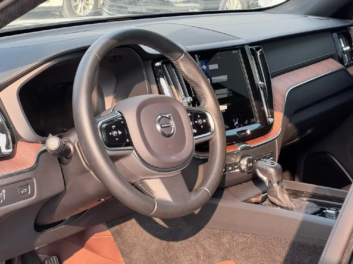 2021 Volvo XC60 2.0T 250HP L4 8AT,autocango,china used car exporter,china ev exporter,chinese used car exporter,chinese used ev exporter