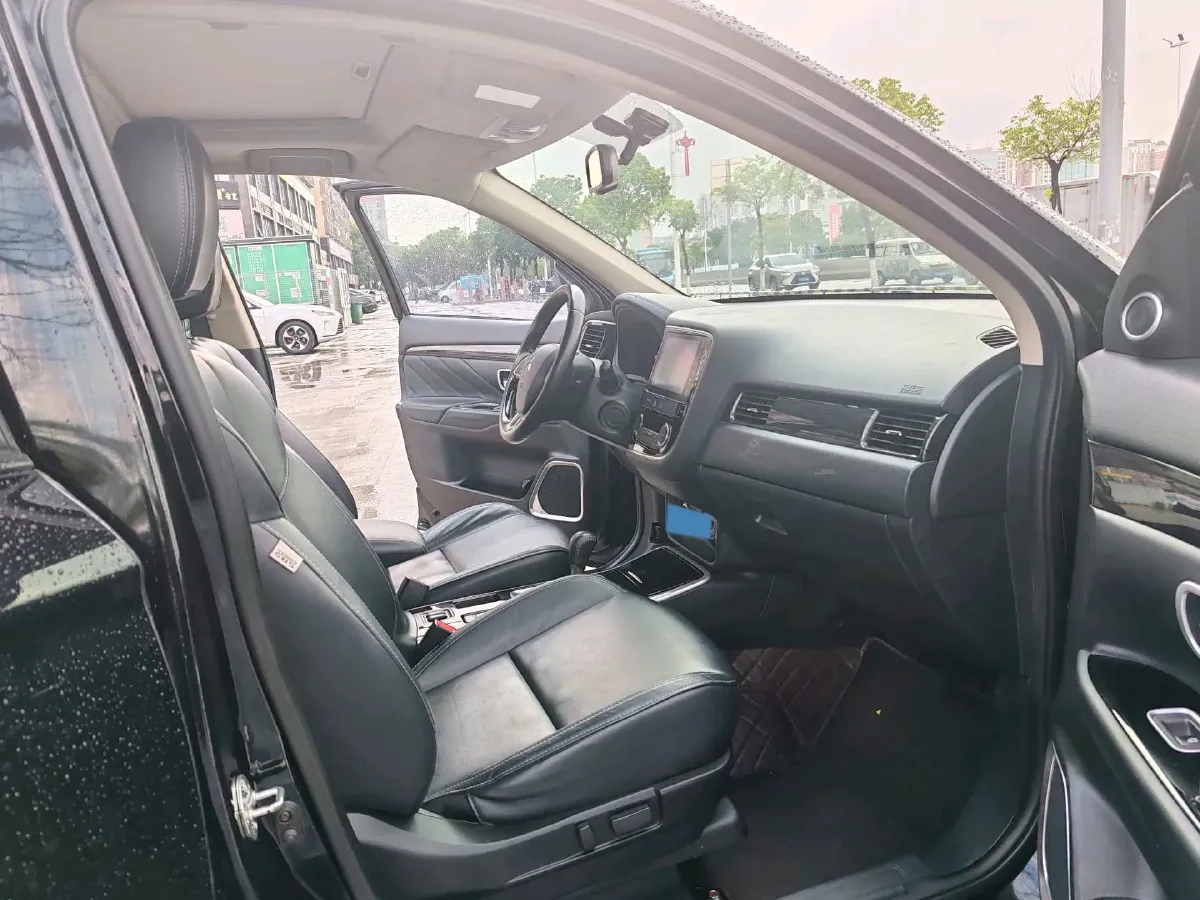 2019 Mitsubishi Outlander 2.0L 166HP L4 CVT,autocango,china used car exporter,china ev exporter,chinese used car exporter,chinese used ev exporter