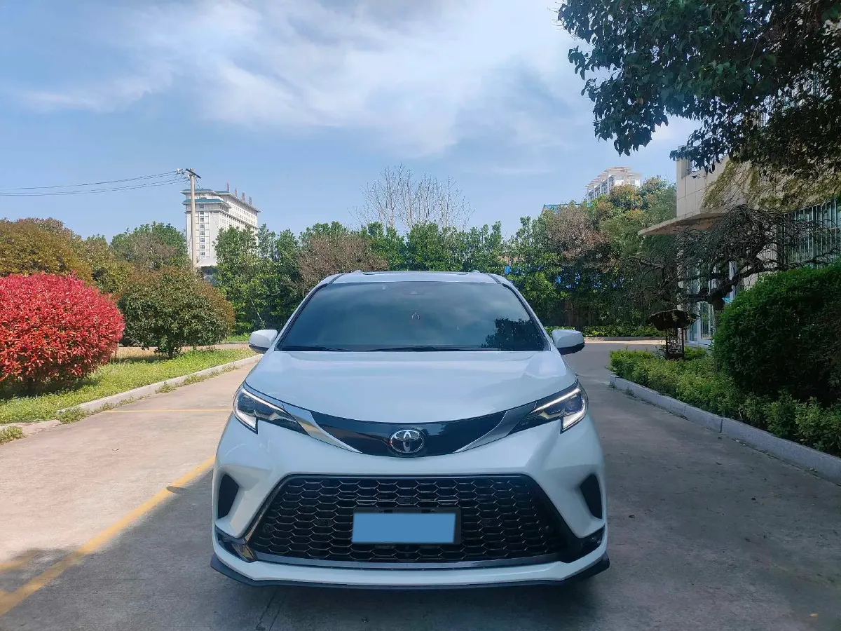 2024 Toyota Granvia 2.5L 189HP L4 E-CVT Hybrid,autocango,china used car exporter,china ev exporter,chinese used car exporter,chinese used ev exporter