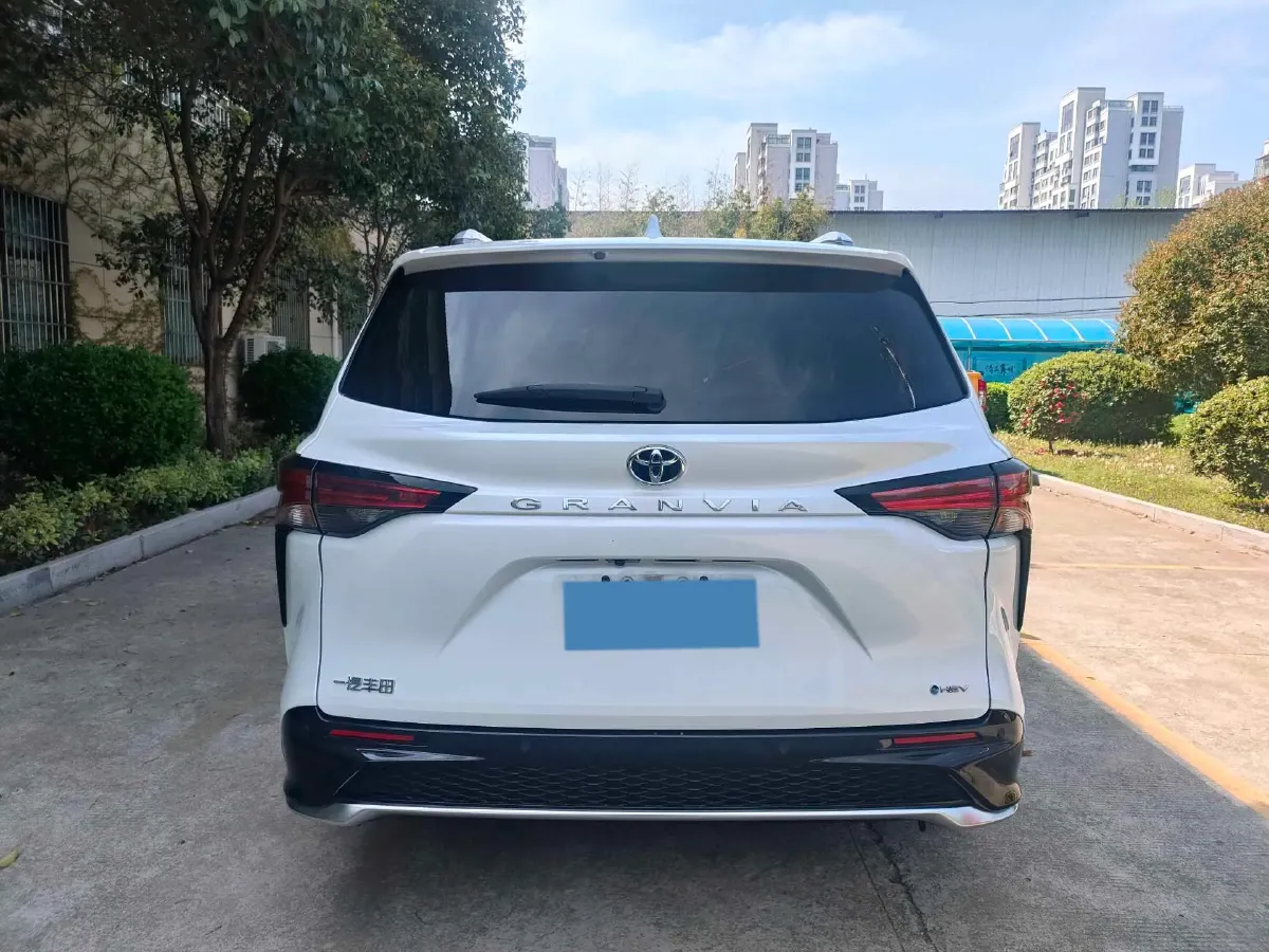 2024 Toyota Granvia 2.5L 189HP L4 E-CVT Hybrid,autocango,china used car exporter,china ev exporter,chinese used car exporter,chinese used ev exporter
