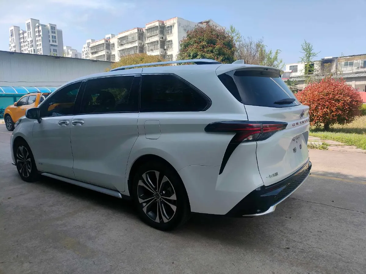 2024 Toyota Granvia 2.5L 189HP L4 E-CVT Hybrid,autocango,china used car exporter,china ev exporter,chinese used car exporter,chinese used ev exporter