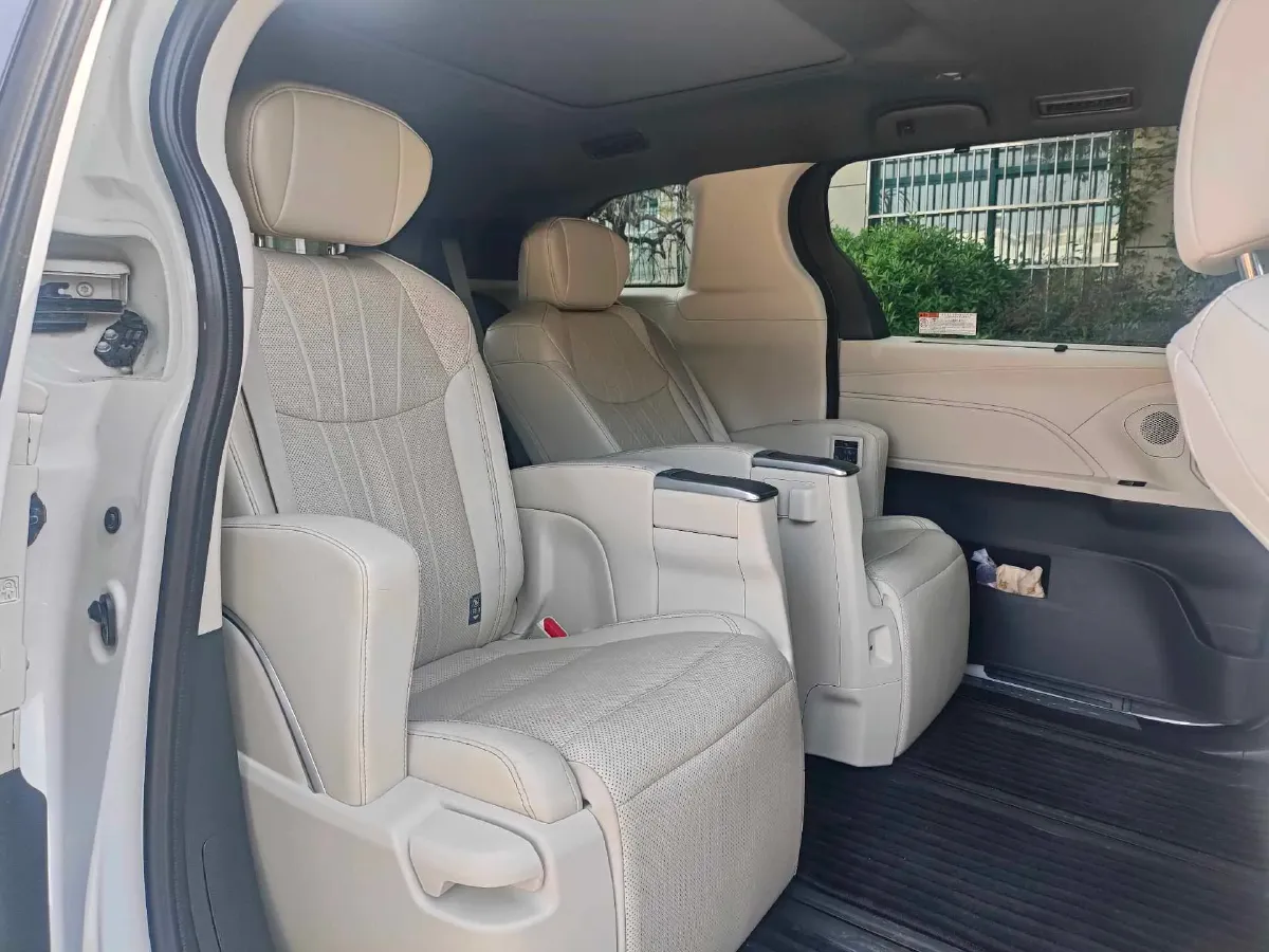 2024 Toyota Granvia 2.5L 189HP L4 E-CVT Hybrid,autocango,china used car exporter,china ev exporter,chinese used car exporter,chinese used ev exporter