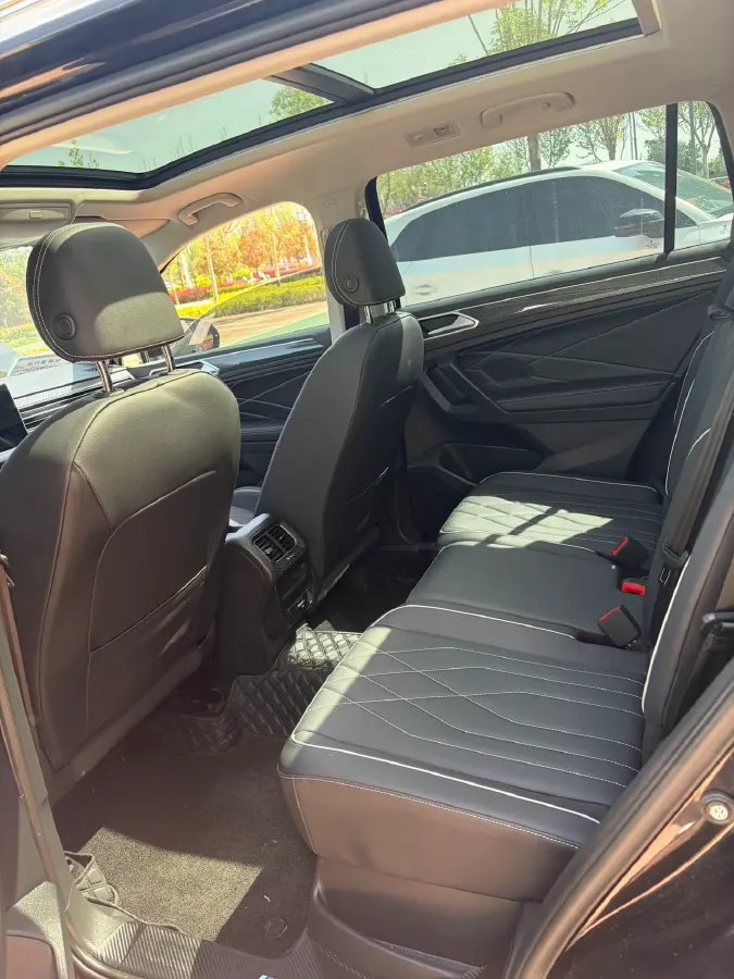 2024 Volkswagen Tiguan L 2.0T 186HP L4 7DCT,autocango,china used car exporter,china ev exporter,chinese used car exporter,chinese used ev exporter