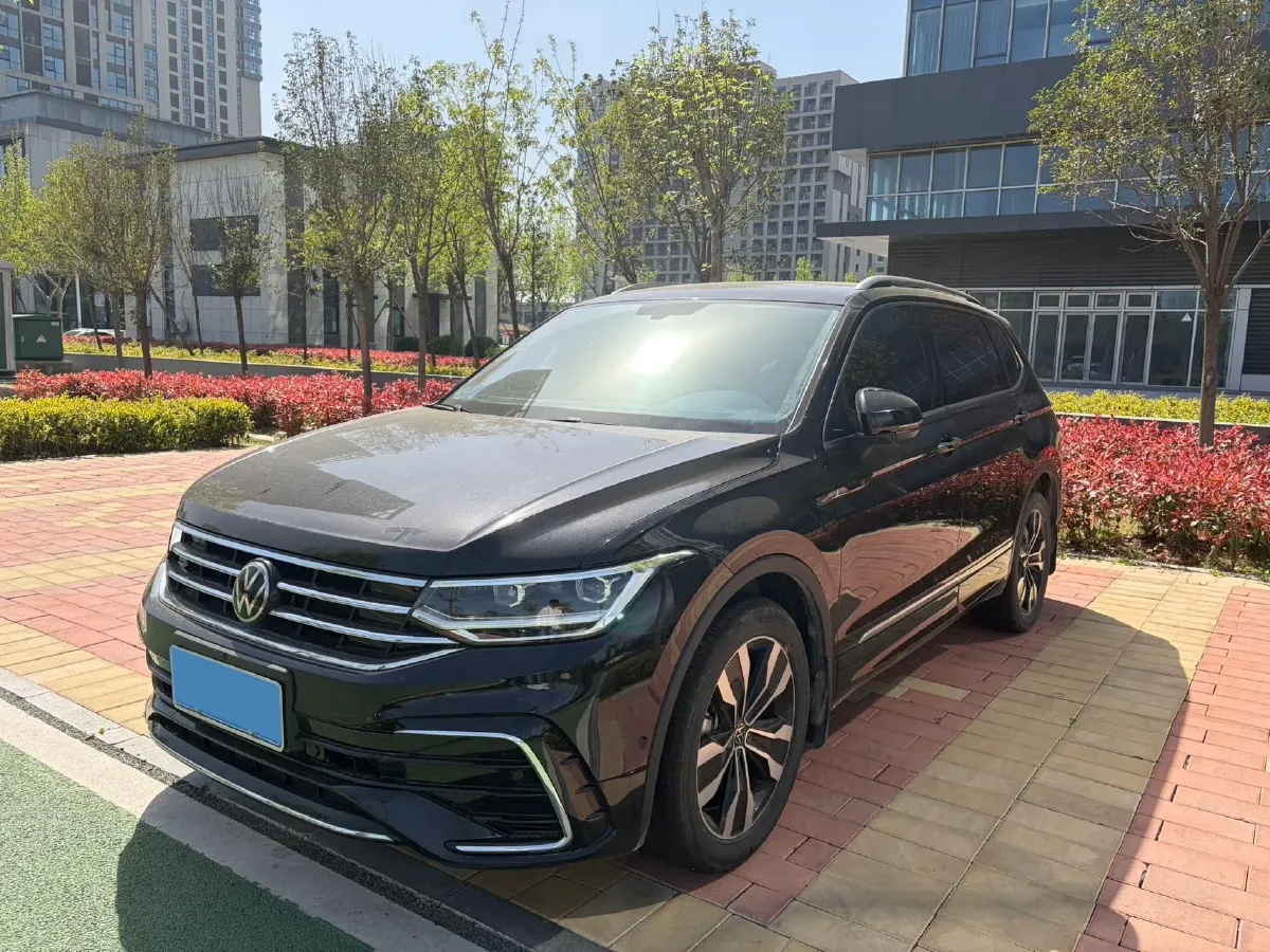 2024 Volkswagen Tiguan L 2.0T 186HP L4 7DCT,autocango,china used car exporter,china ev exporter,chinese used car exporter,chinese used ev exporter