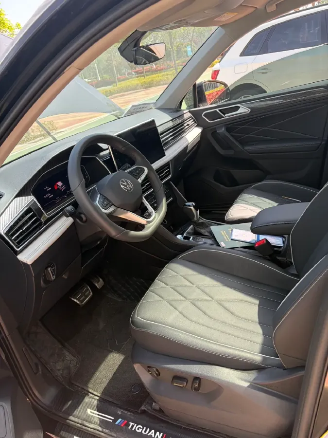 2024 Volkswagen Tiguan L 2.0T 186HP L4 7DCT,autocango,china used car exporter,china ev exporter,chinese used car exporter,chinese used ev exporter