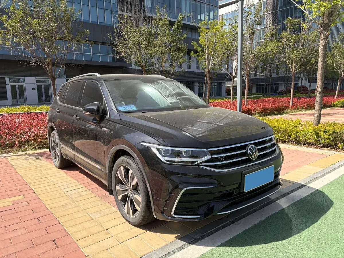2024 Volkswagen Tiguan L 2.0T 186HP L4 7DCT,autocango,china used car exporter,china ev exporter,chinese used car exporter,chinese used ev exporter