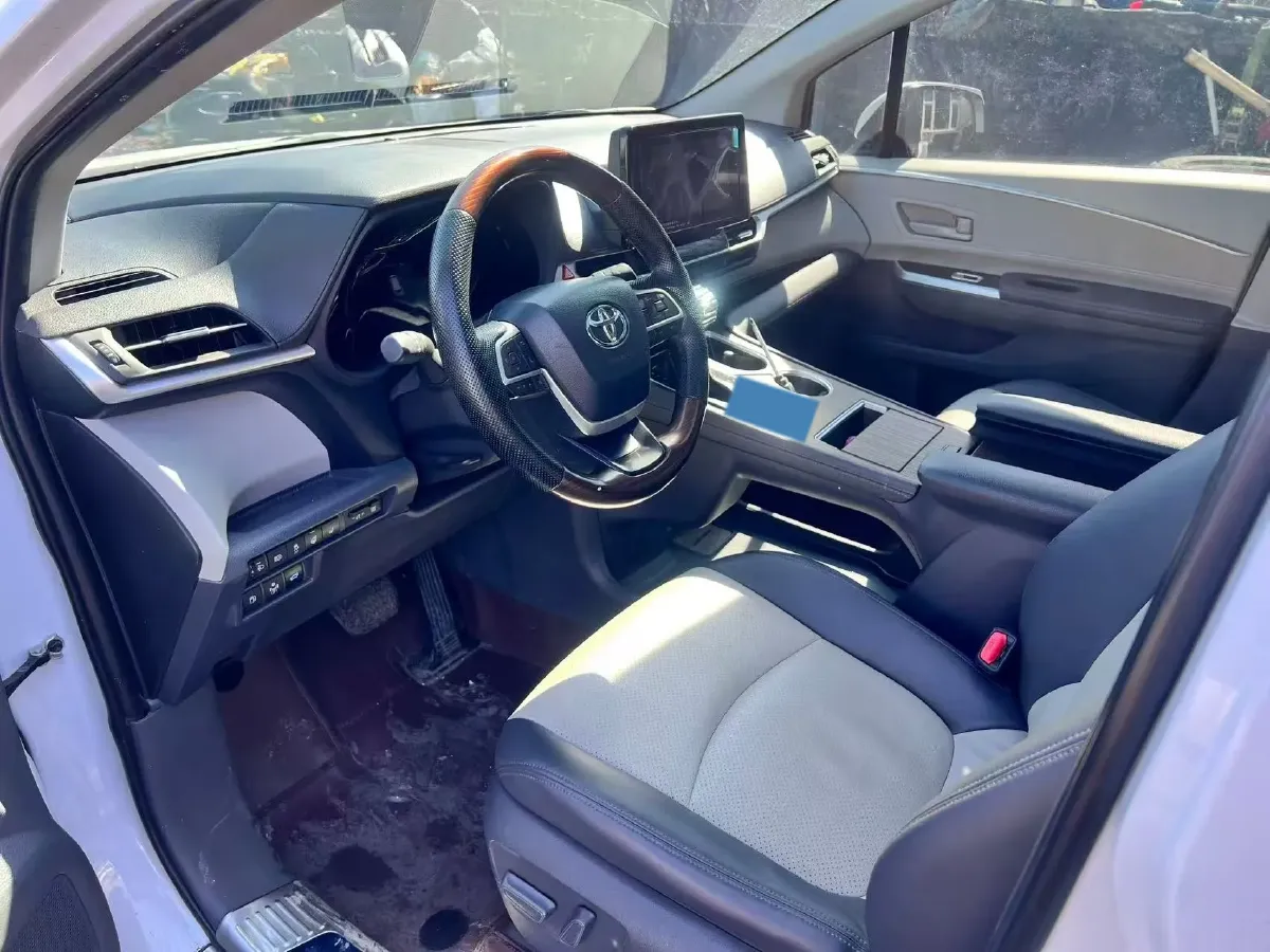 2023 Toyota Sienna 2.5L 189HP L4 E-CVT Hybrid,autocango,china used car exporter,china ev exporter,chinese used car exporter,chinese used ev exporter