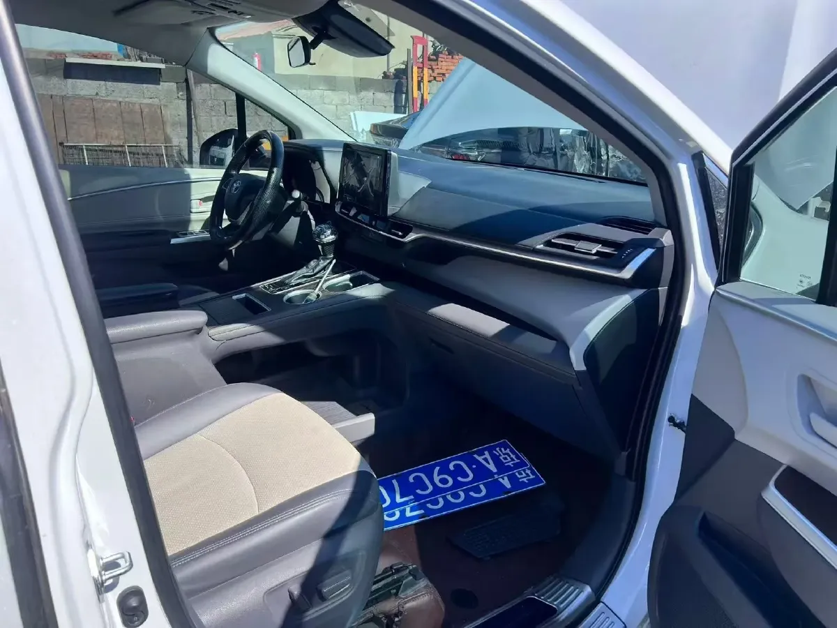 2023 Toyota Sienna 2.5L 189HP L4 E-CVT Hybrid,autocango,china used car exporter,china ev exporter,chinese used car exporter,chinese used ev exporter