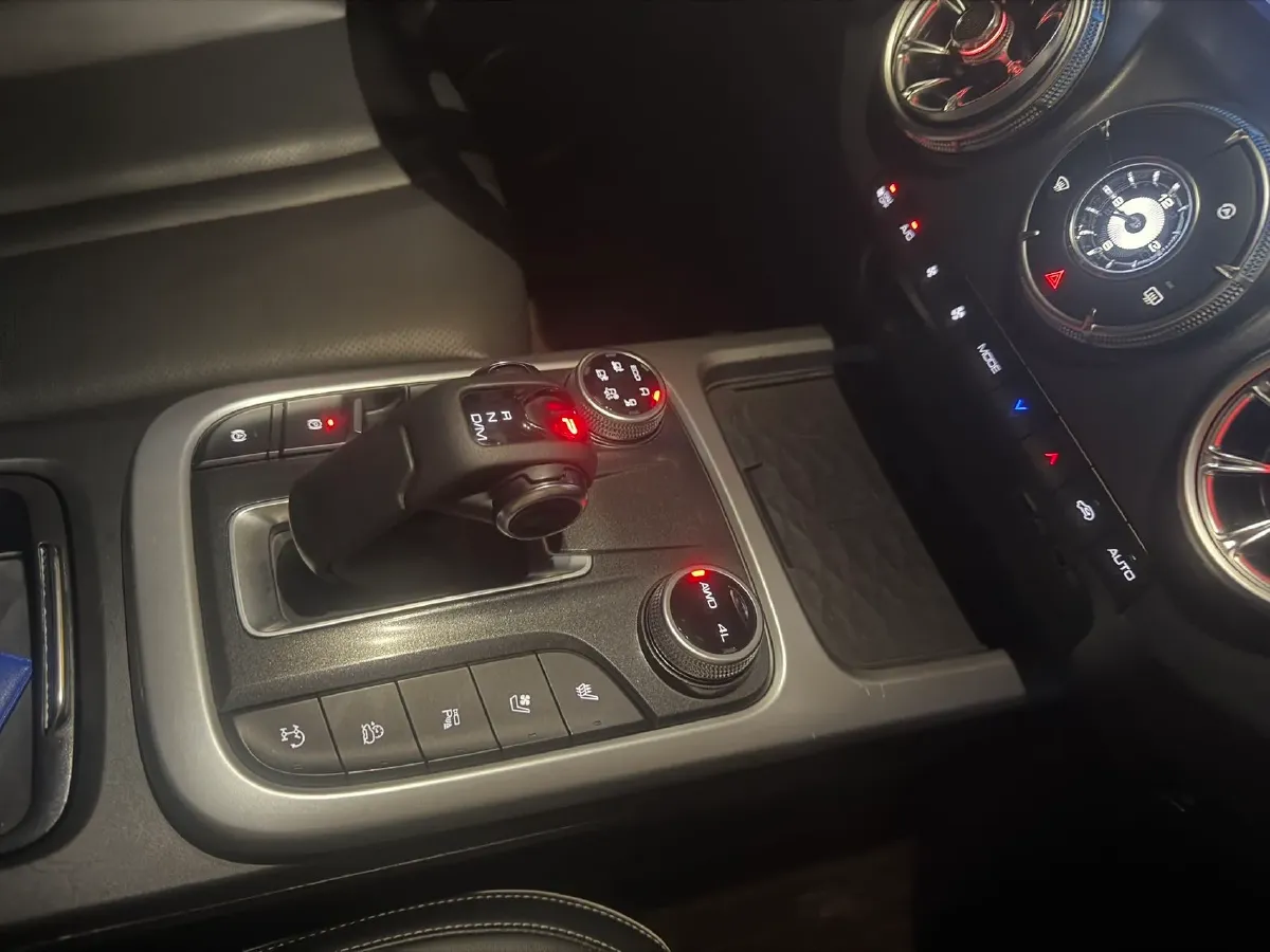 2023 Tank 300 2.0T 227HP L4 8AT,autocango,china used car exporter,china ev exporter,chinese used car exporter,chinese used ev exporter