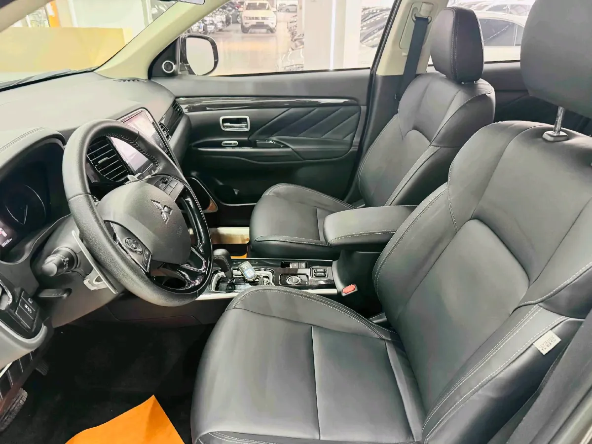 2019 Mitsubishi Outlander 2.4L 192HP L4 CVT,autocango,china used car exporter,china ev exporter,chinese used car exporter,chinese used ev exporter
