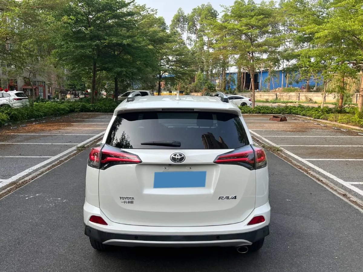 2016 Mitsubishi Outlander 2.0L 150HP L4 CVT,autocango,china used car exporter,china ev exporter,chinese used car exporter,chinese used ev exporter