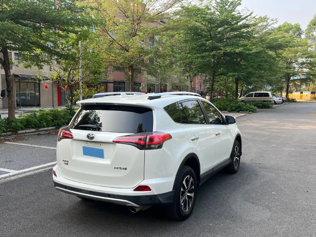 2016 Mitsubishi Outlander 2.0L 150HP L4 CVT,autocango,china used car exporter,china ev exporter,chinese used car exporter,chinese used ev exporter