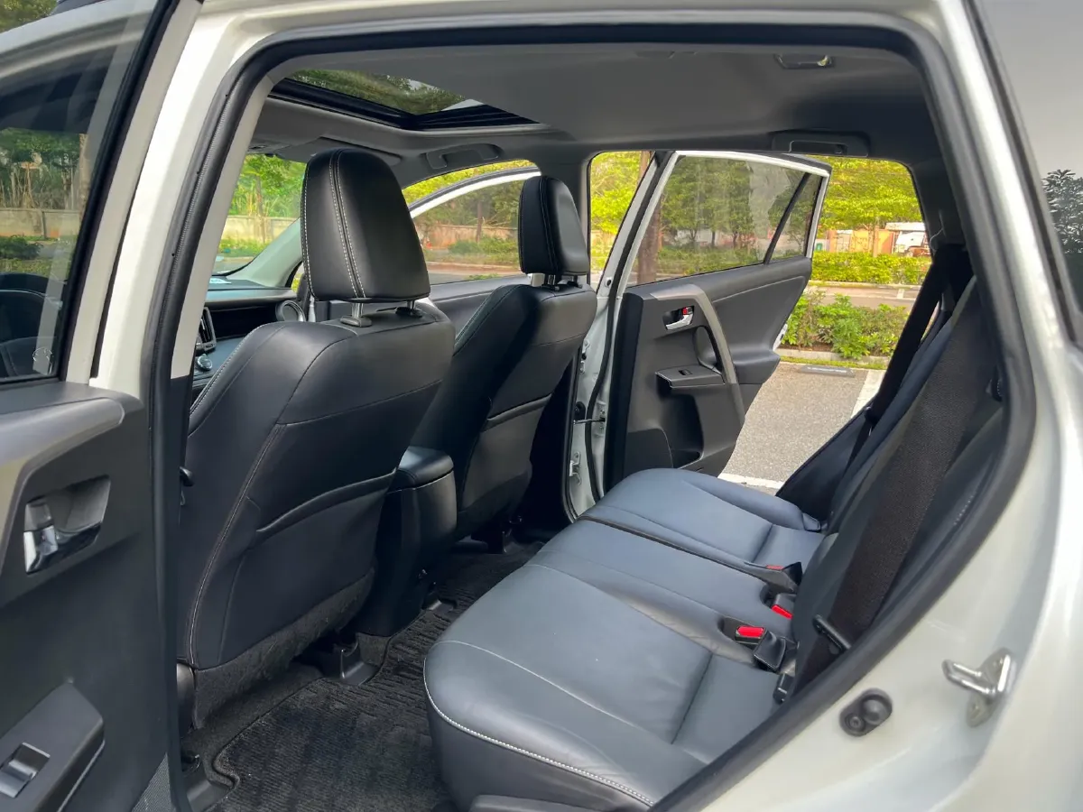 2016 Mitsubishi Outlander 2.0L 150HP L4 CVT,autocango,china used car exporter,china ev exporter,chinese used car exporter,chinese used ev exporter