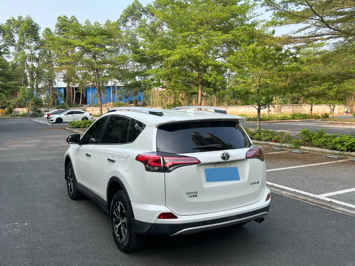 2016 Mitsubishi Outlander 2.0L 150HP L4 CVT,autocango,china used car exporter,china ev exporter,chinese used car exporter,chinese used ev exporter