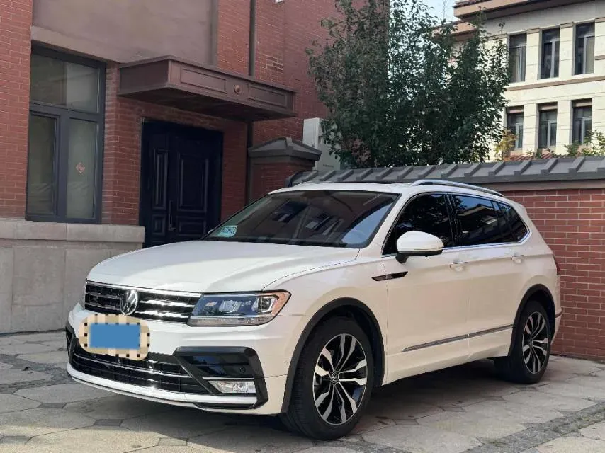 2021 Volkswagen Tiguan L 2.0T 186HP L4 7DCT,autocango,china used car exporter,china ev exporter,chinese used car exporter,chinese used ev exporter