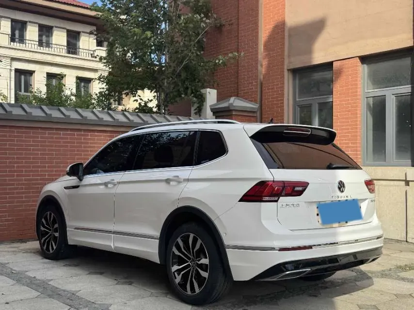 2021 Volkswagen Tiguan L 2.0T 186HP L4 7DCT,autocango,china used car exporter,china ev exporter,chinese used car exporter,chinese used ev exporter