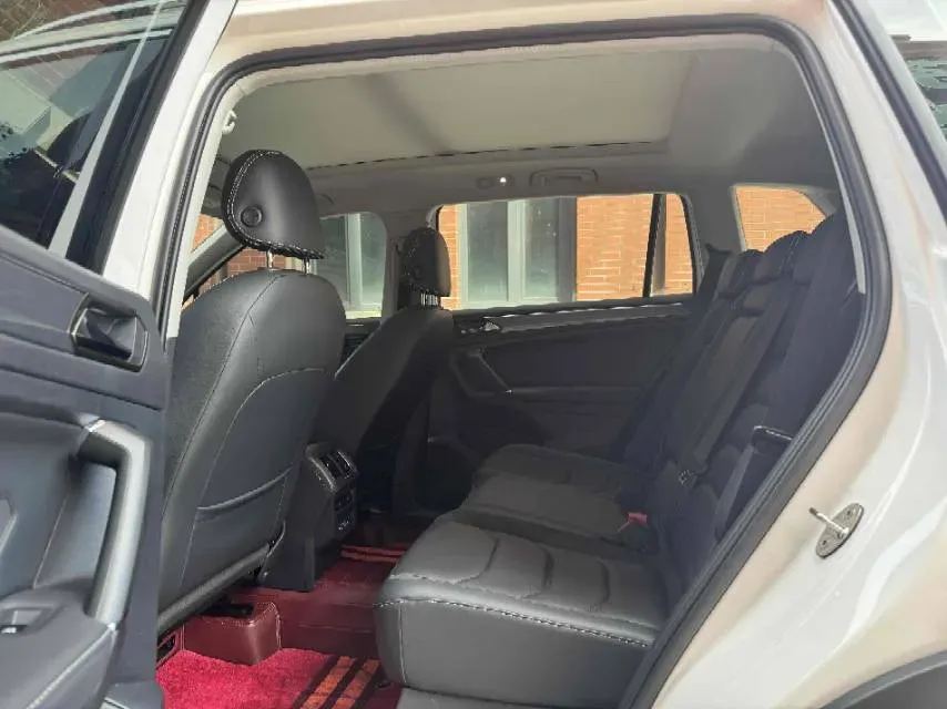 2021 Volkswagen Tiguan L 2.0T 186HP L4 7DCT,autocango,china used car exporter,china ev exporter,chinese used car exporter,chinese used ev exporter
