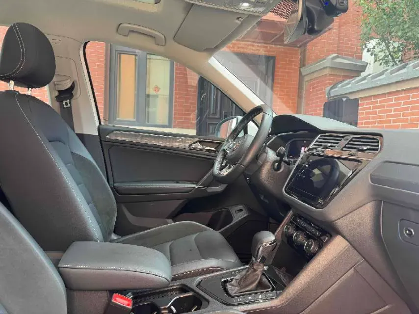 2021 Volkswagen Tiguan L 2.0T 186HP L4 7DCT,autocango,china used car exporter,china ev exporter,chinese used car exporter,chinese used ev exporter