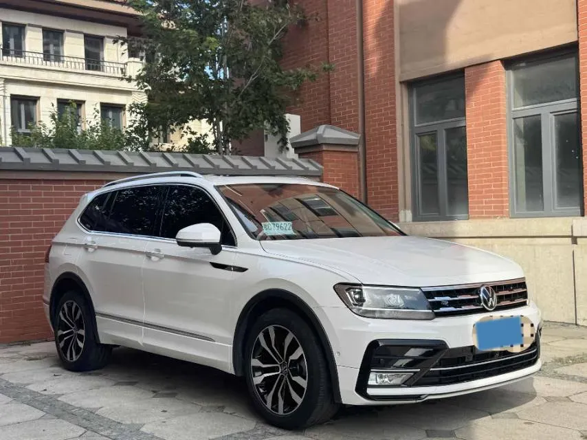 2021 Volkswagen Tiguan L 2.0T 186HP L4 7DCT,autocango,china used car exporter,china ev exporter,chinese used car exporter,chinese used ev exporter