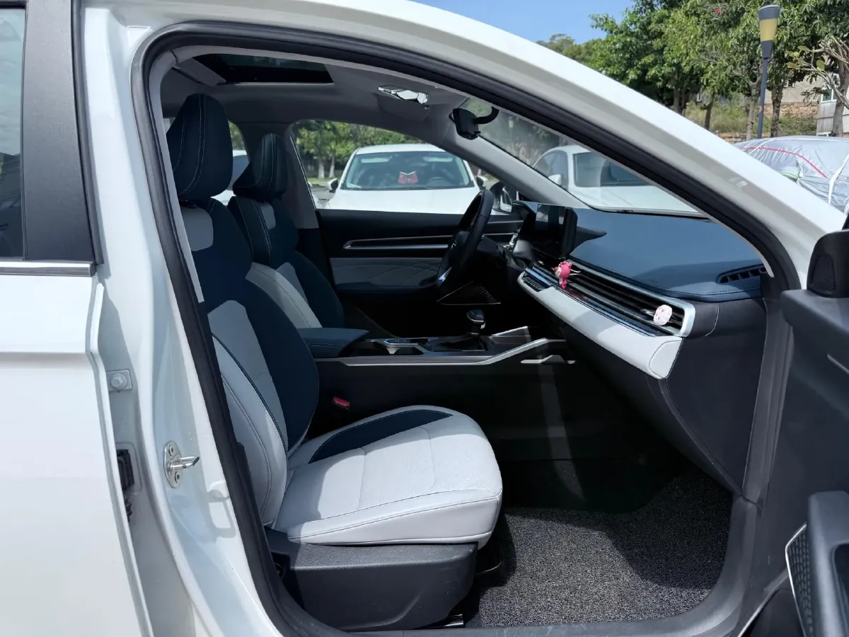 2022 Geely Emgrand 1.5L 114HP L4 CVT,autocango,china used car exporter,china ev exporter,chinese used car exporter,chinese used ev exporter