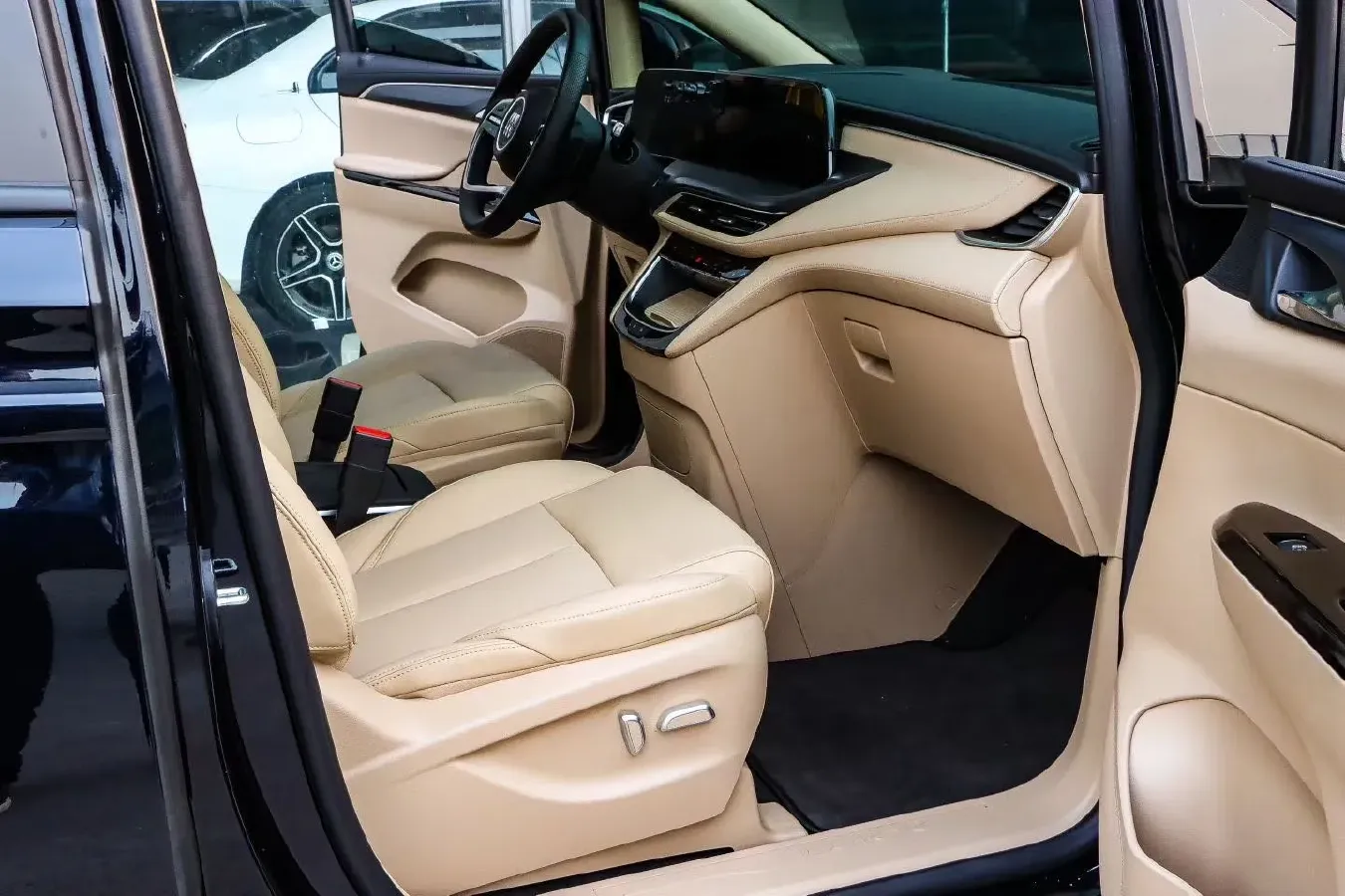 2025 Buick GL8 2.0T 237HP L4 9AT,autocango,china used car exporter,china ev exporter,chinese used car exporter,chinese used ev exporter