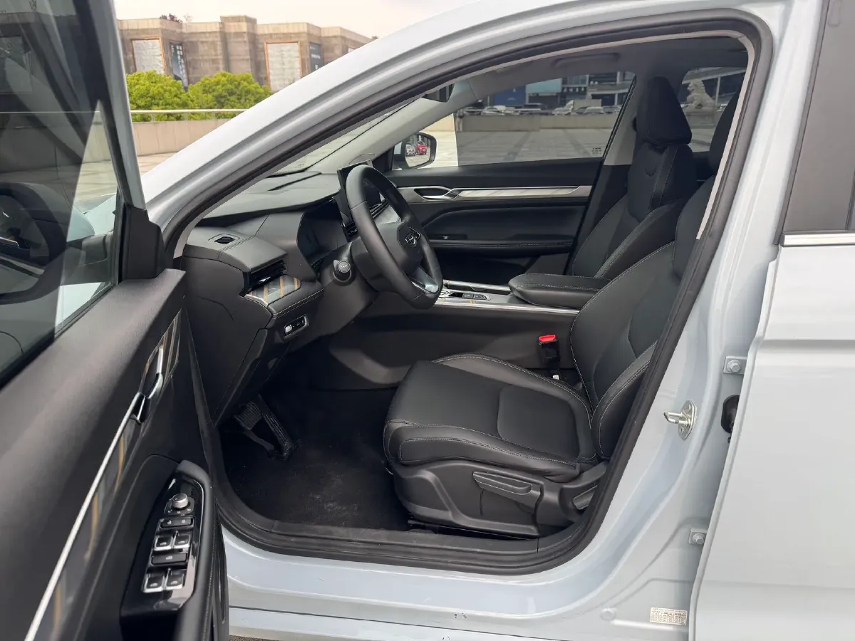 2022 Geely Emgrand L HiP 1.5T 181HP L4 3DHT PHEV 15.5KWH,autocango,china used car exporter,china ev exporter,chinese used car exporter,chinese used ev exporter