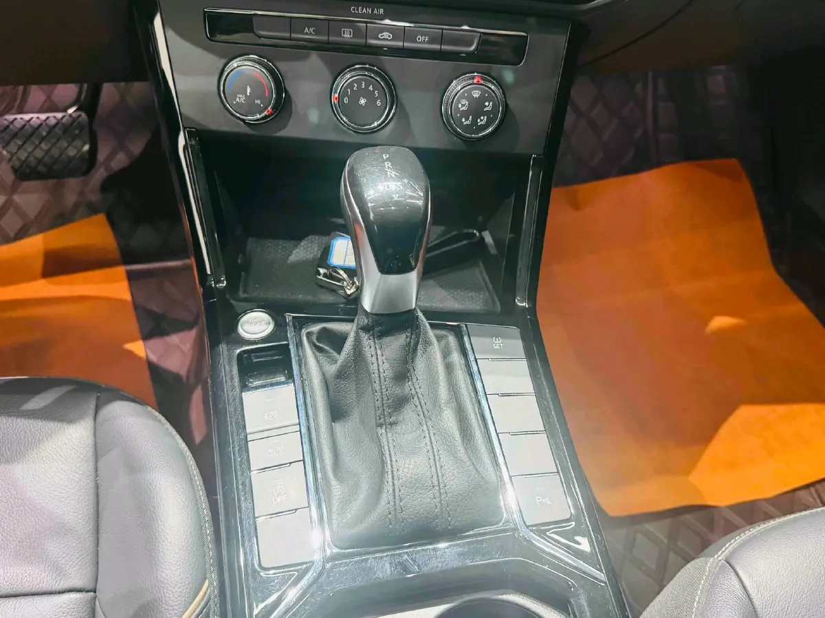 2020 Volkswagen Passat 2.0T 186HP L4 7DCT,autocango,china used car exporter,china ev exporter,chinese used car exporter,chinese used ev exporter