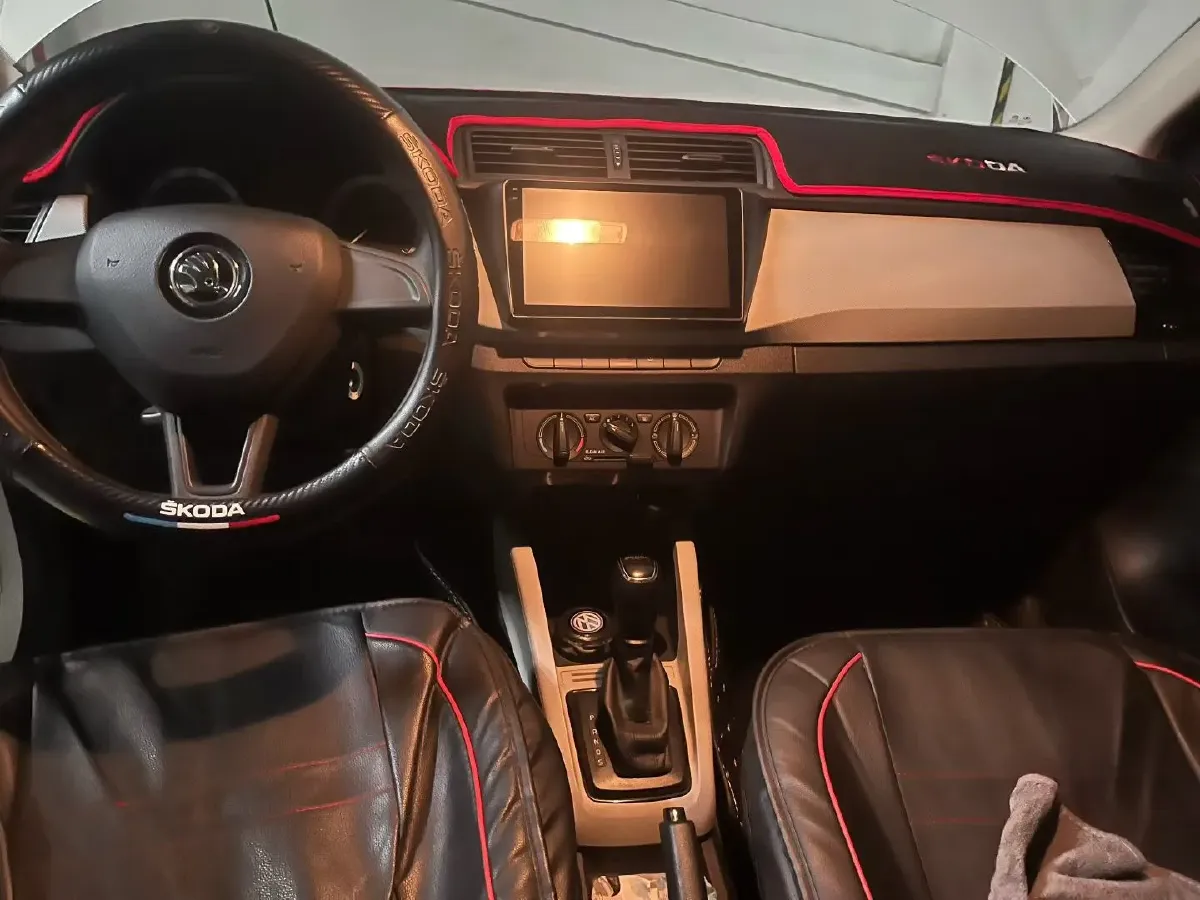 2017 Skoda Fabia 1.4L 90HP L4 6AT,autocango,china used car exporter,china ev exporter,chinese used car exporter,chinese used ev exporter