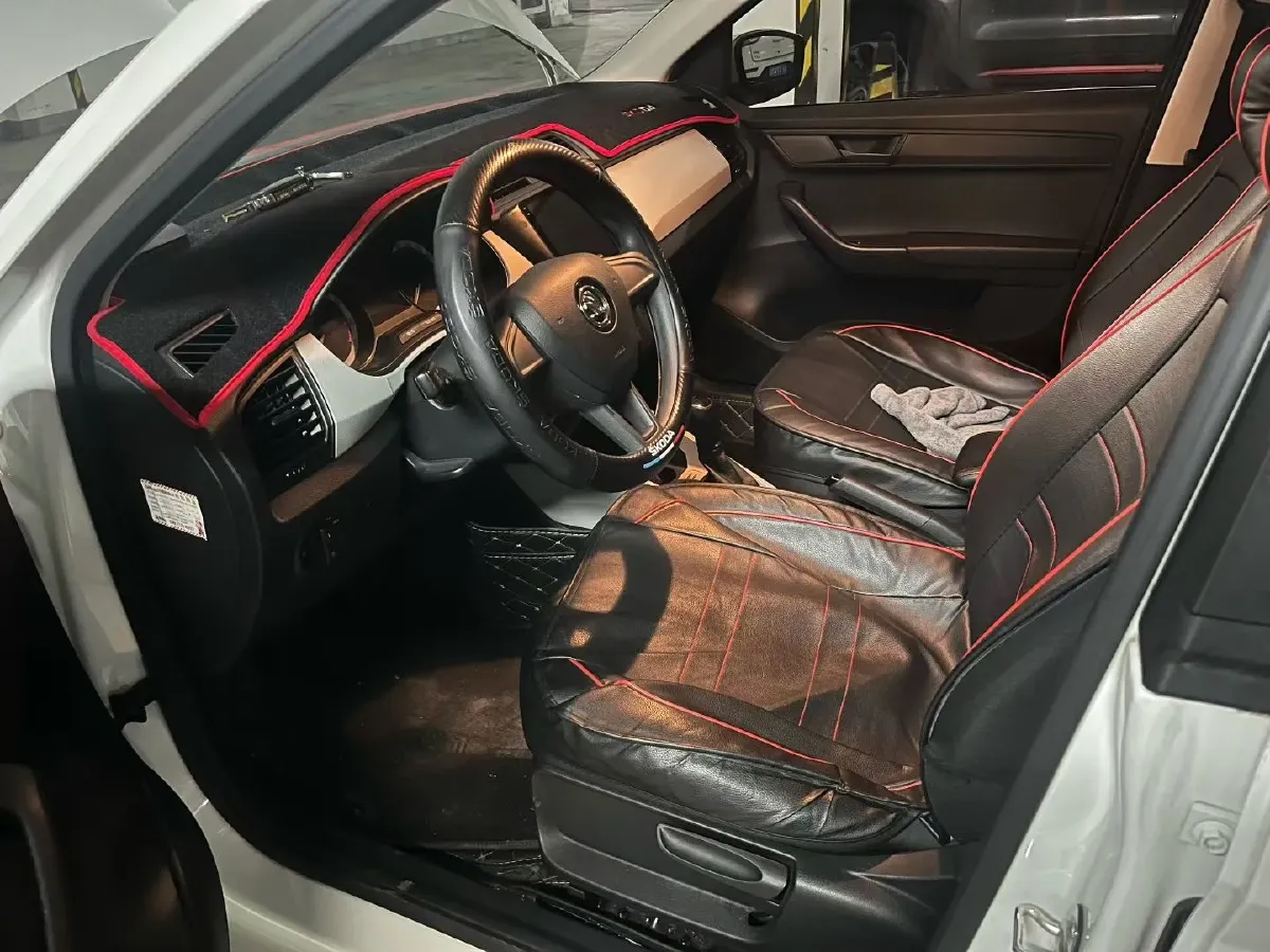 2017 Skoda Fabia 1.4L 90HP L4 6AT,autocango,china used car exporter,china ev exporter,chinese used car exporter,chinese used ev exporter