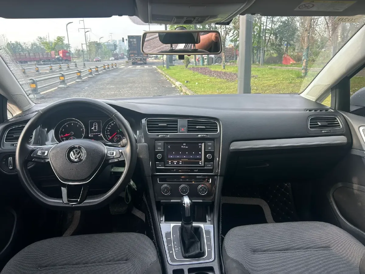 2018 Volkswagen Golf 1.6L 110HP L4 6AT,autocango,china used car exporter,china ev exporter,chinese used car exporter,chinese used ev exporter