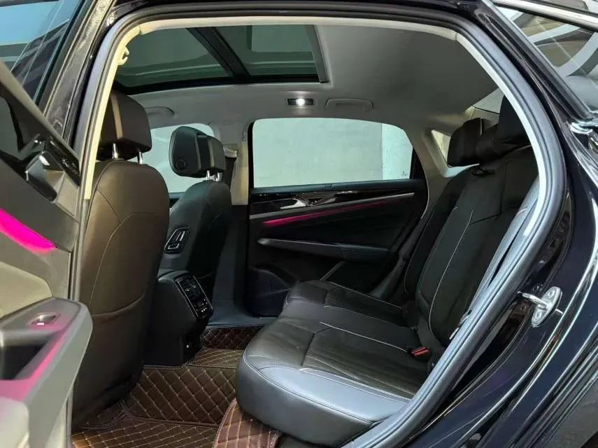 2022 Xpeng P7 BEV 60.2KWH,autocango,china used car exporter,china ev exporter,chinese used car exporter,chinese used ev exporter