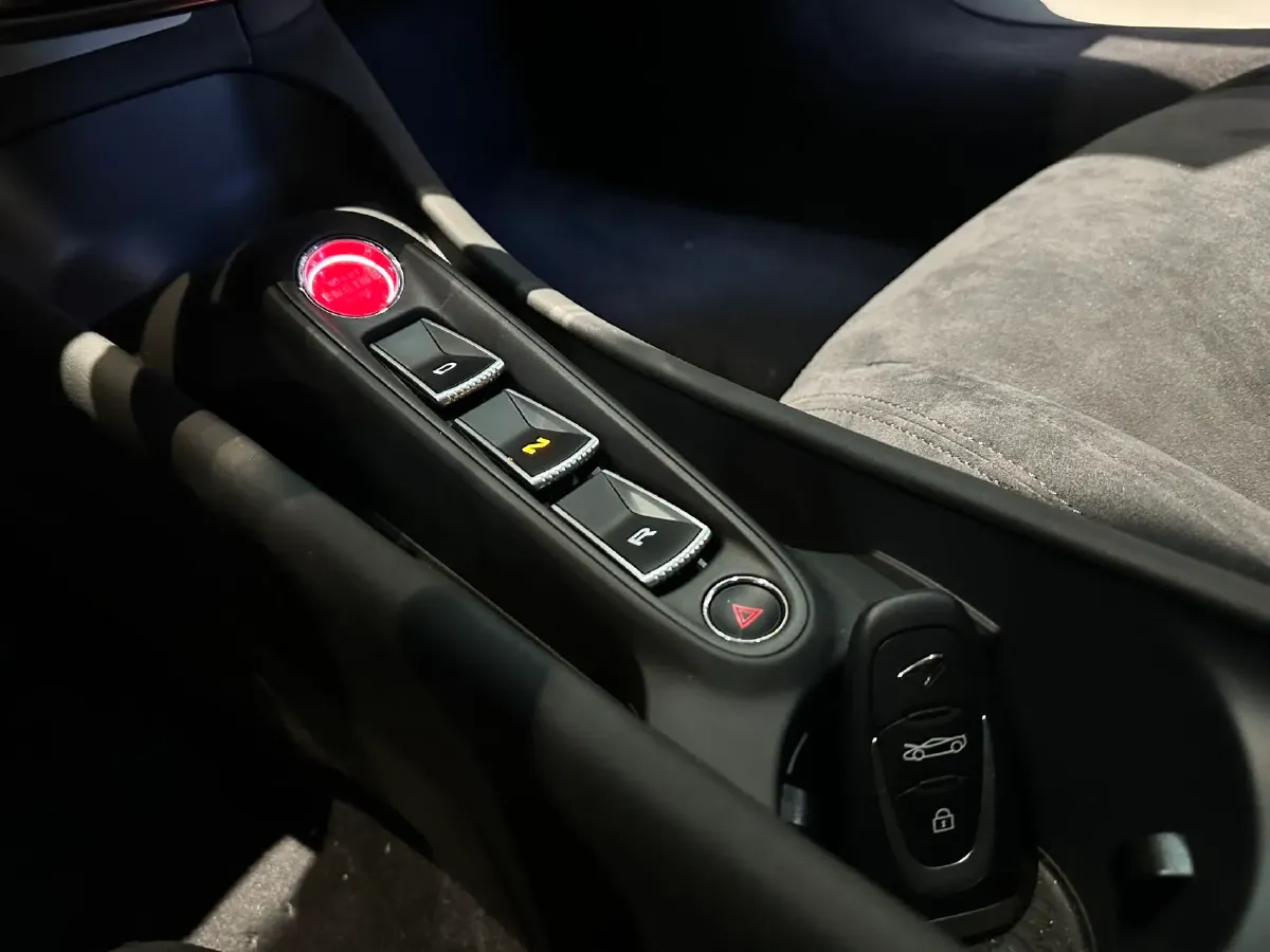 2023 McLaren Artura 3.0T 585HP V6 8DCT PHEV 7.4KWH,autocango,china used car exporter,china ev exporter,chinese used car exporter,chinese used ev exporter