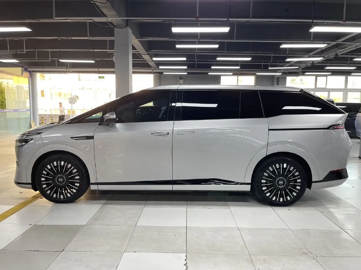 2025 Xpeng X9 BEV,autocango,china used car exporter,china ev exporter,chinese used car exporter,chinese used ev exporter