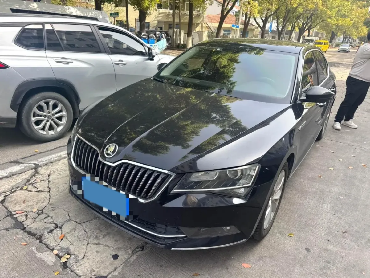 2018 Skoda Superb 1.8T 180HP L4 7DCT,autocango,china used car exporter,china ev exporter,chinese used car exporter,chinese used ev exporter