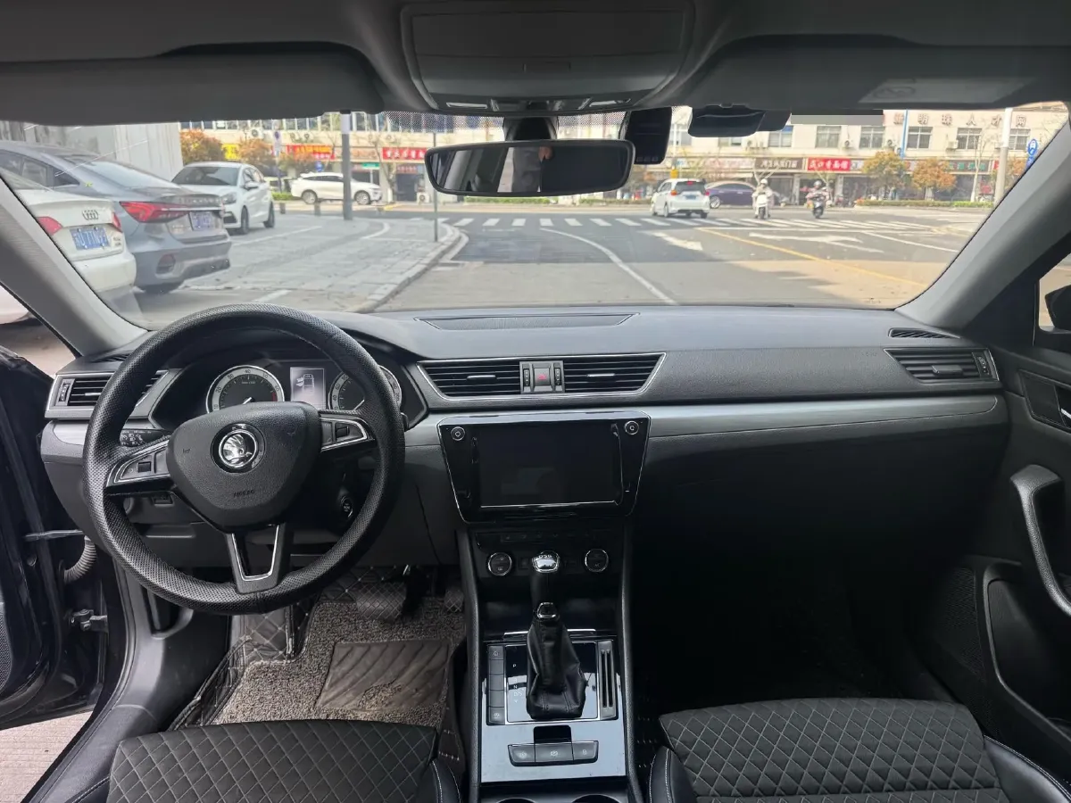 2018 Skoda Superb 1.8T 180HP L4 7DCT,autocango,china used car exporter,china ev exporter,chinese used car exporter,chinese used ev exporter